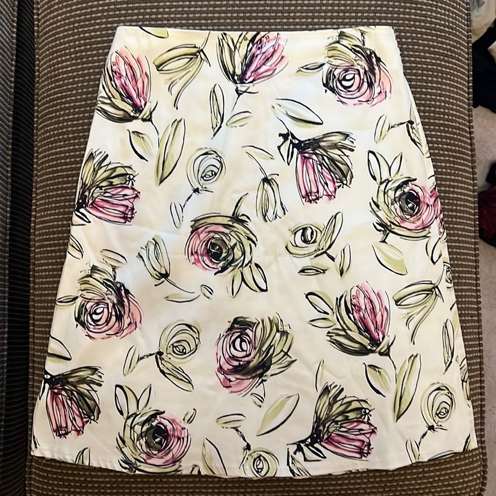 EUC Lily Skirt pale green flowers size PM